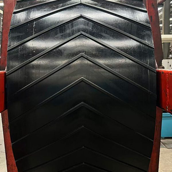 Chevron conveyor belt